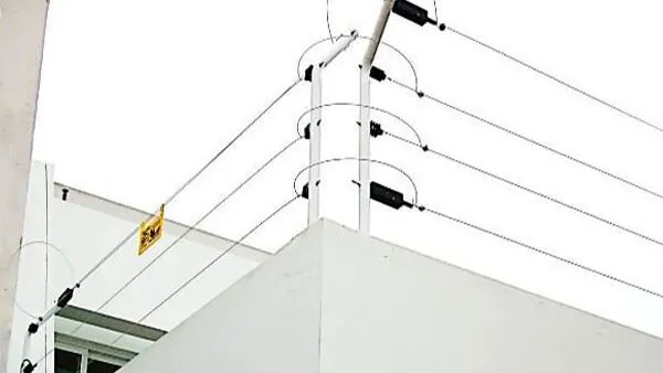 Cerco eléctrico sobre un muro perimetral